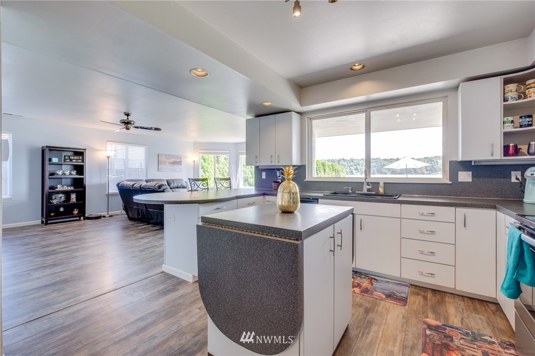 671 Northeast Gladwin Road Belfair, WA 98528 - Photo 9 of 24 Gallery Image 9