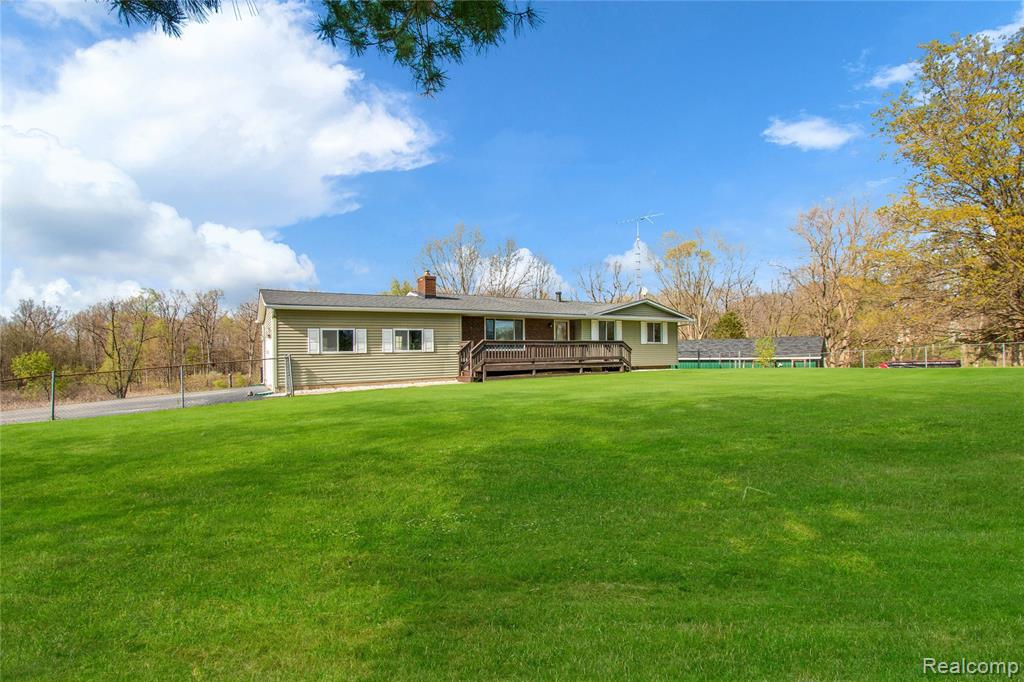 9093 Jordan Road Grand Blanc, MI 48439 - Photo 3 of 40