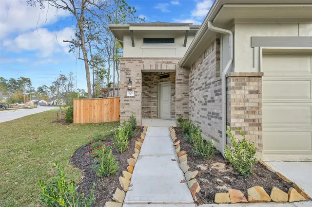 $345,900 | 322 Highland Bayou Drive, Conroe, TX 77304