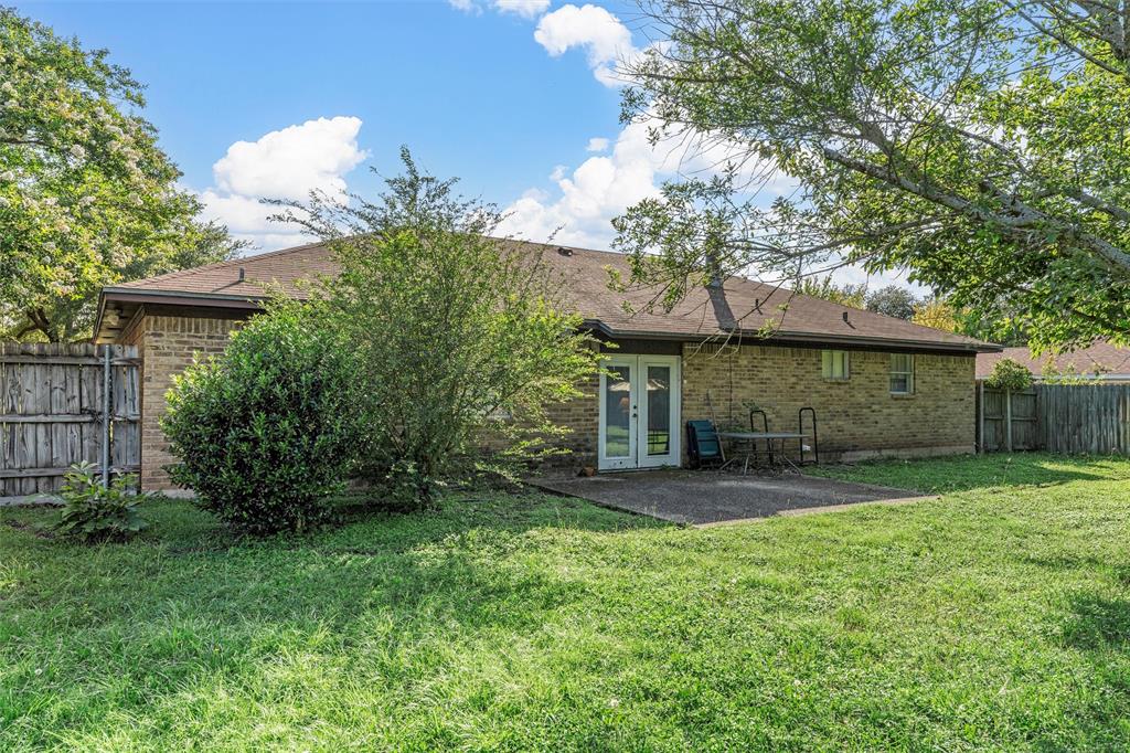 300 Travis Lane Hewitt, TX 76643 - Photo 5 of 18 a view of a back yard