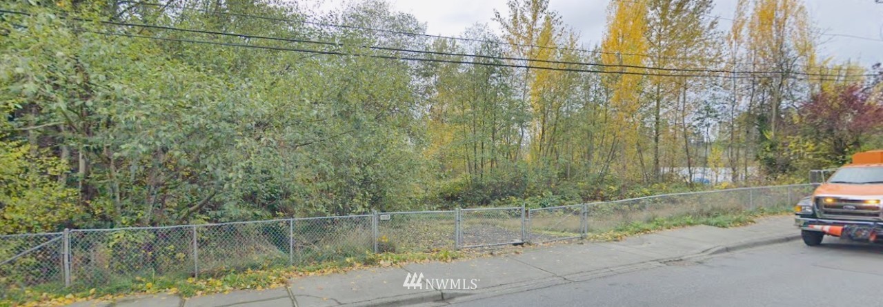 12517 Southeast Petrovitsky Road Renton, WA 98058 - Photo 2 of 6 Gallery Image 2