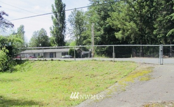 12517 Southeast Petrovitsky Road Renton, WA 98058 - Photo 3 of 6 Gallery Image 3