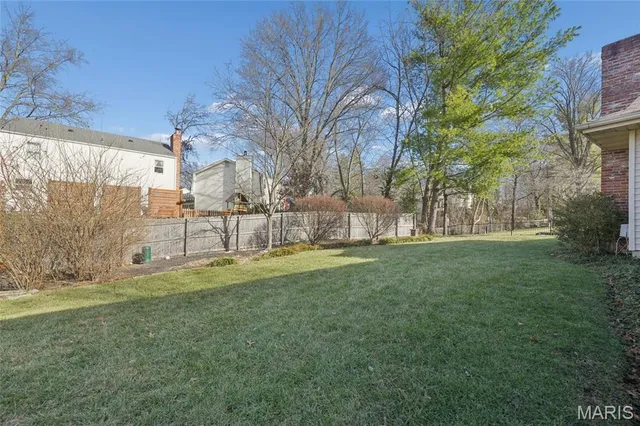 $475,000 | 1047 Camargo Drive, Ballwin, MO 63011