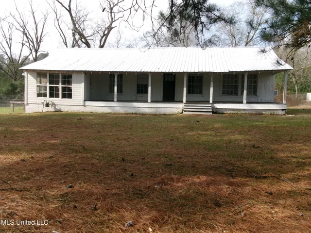 $69,000 | 3807 Front Street, Silver Creek, MS 39663