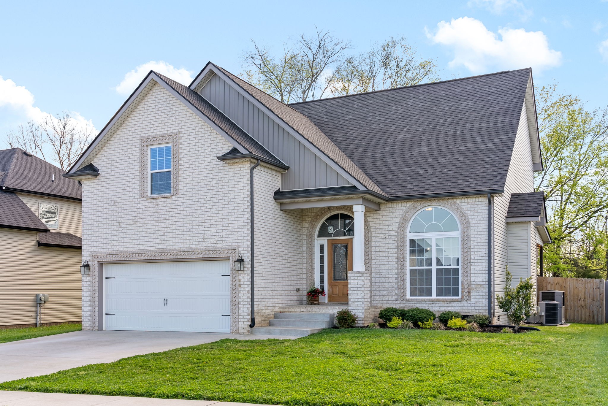 2251 Allen-Griffey Road Clarksville, TN 37042 - Photo 4 of 31 a front view of house with yard