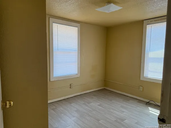 $750 | 113 North Claudia Street, Uvalde, TX 78801
