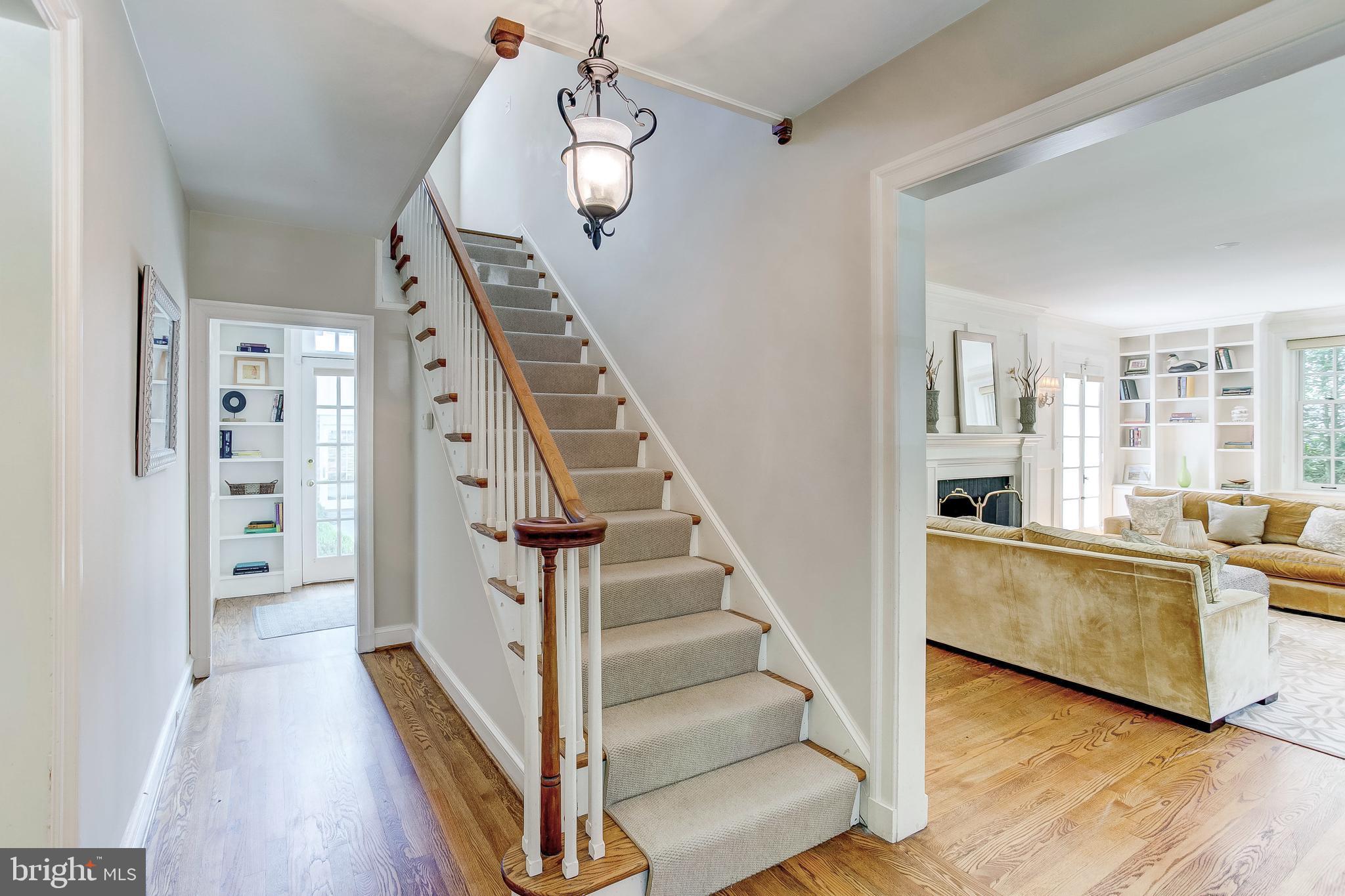 109 Enfield Road Baltimore, MD 21212 - Photo 4 of 39 Foyer