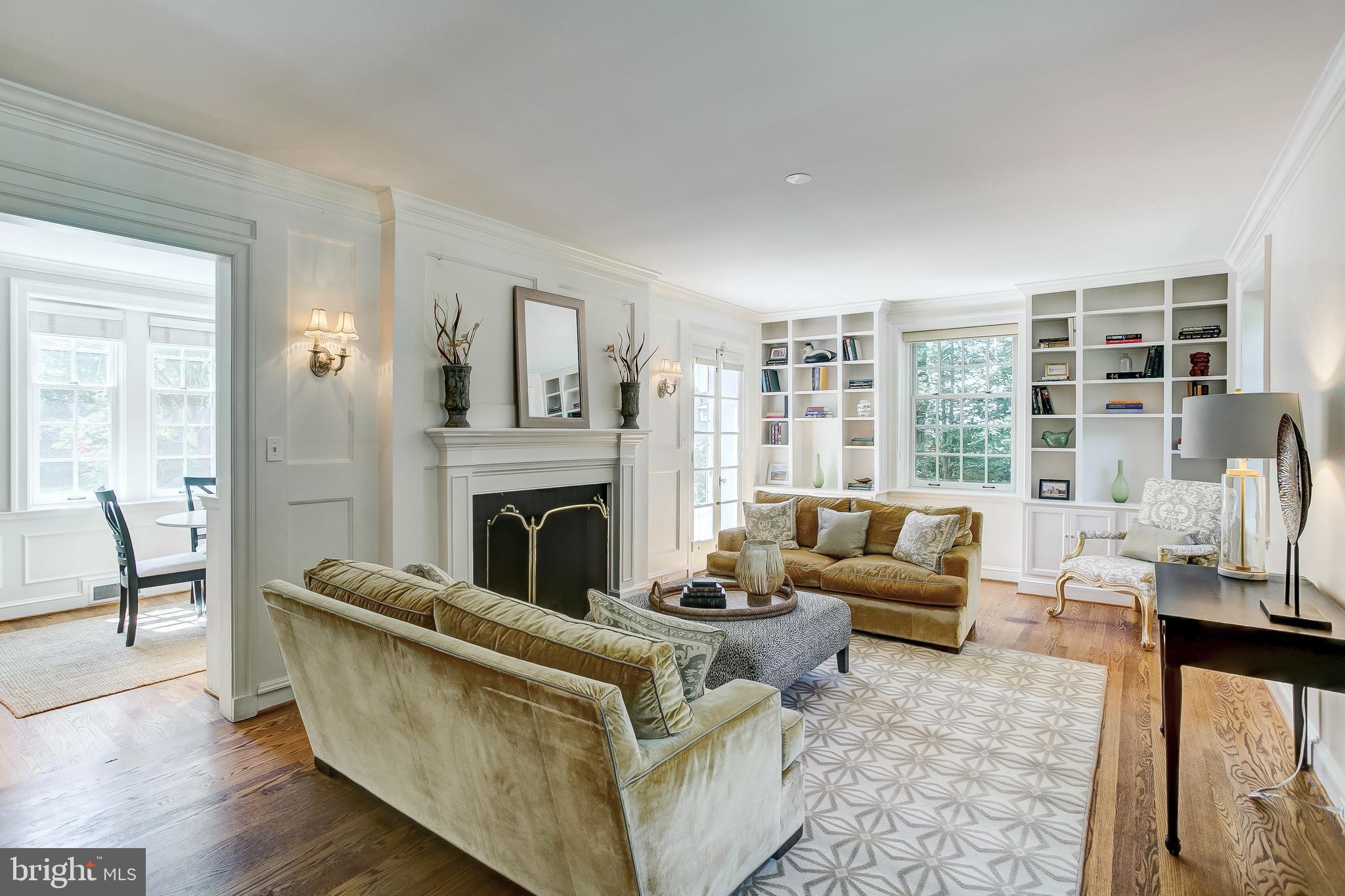 109 Enfield Road Baltimore, MD 21212 - Photo 5 of 39 Living Room