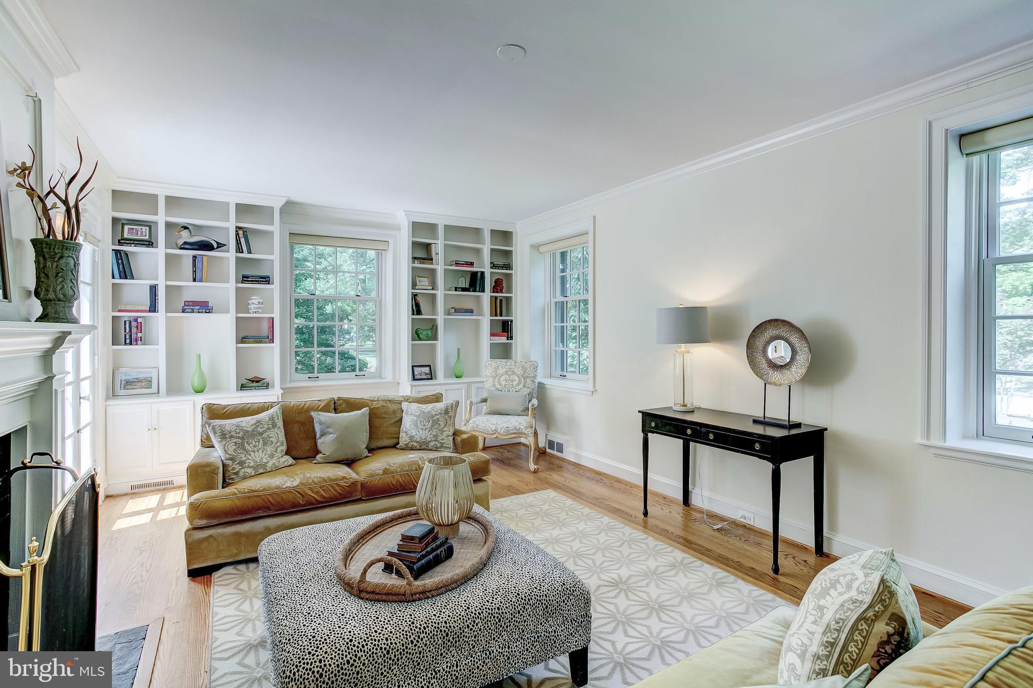 109 Enfield Road Baltimore, MD 21212 - Photo 6 of 39 Living Room