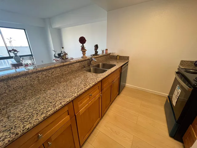 $319,000 | 988 Franklin Street, Unit 710, Oakland, CA 94607