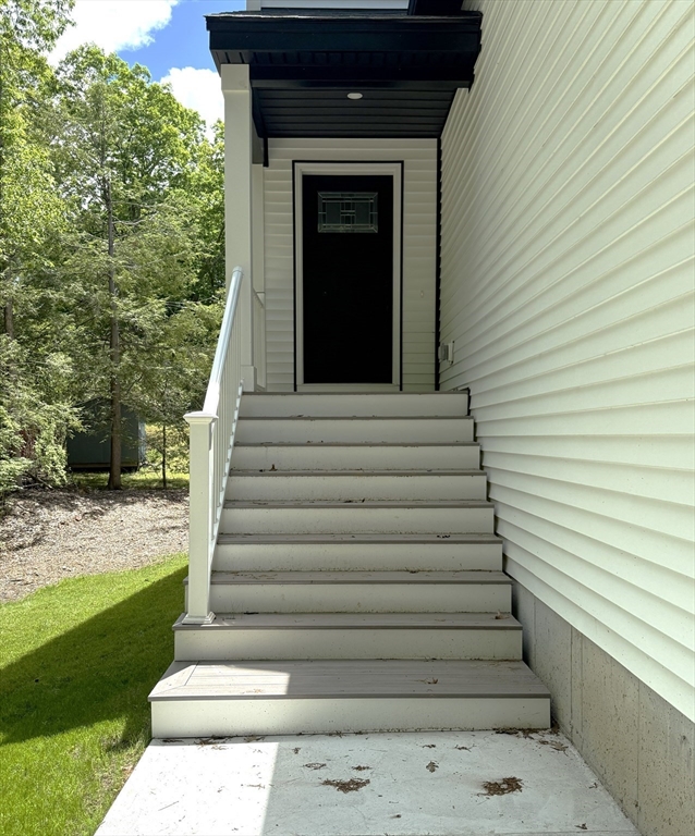 24 Cooper Road Webster, MA 01570 - Photo 2 of 42