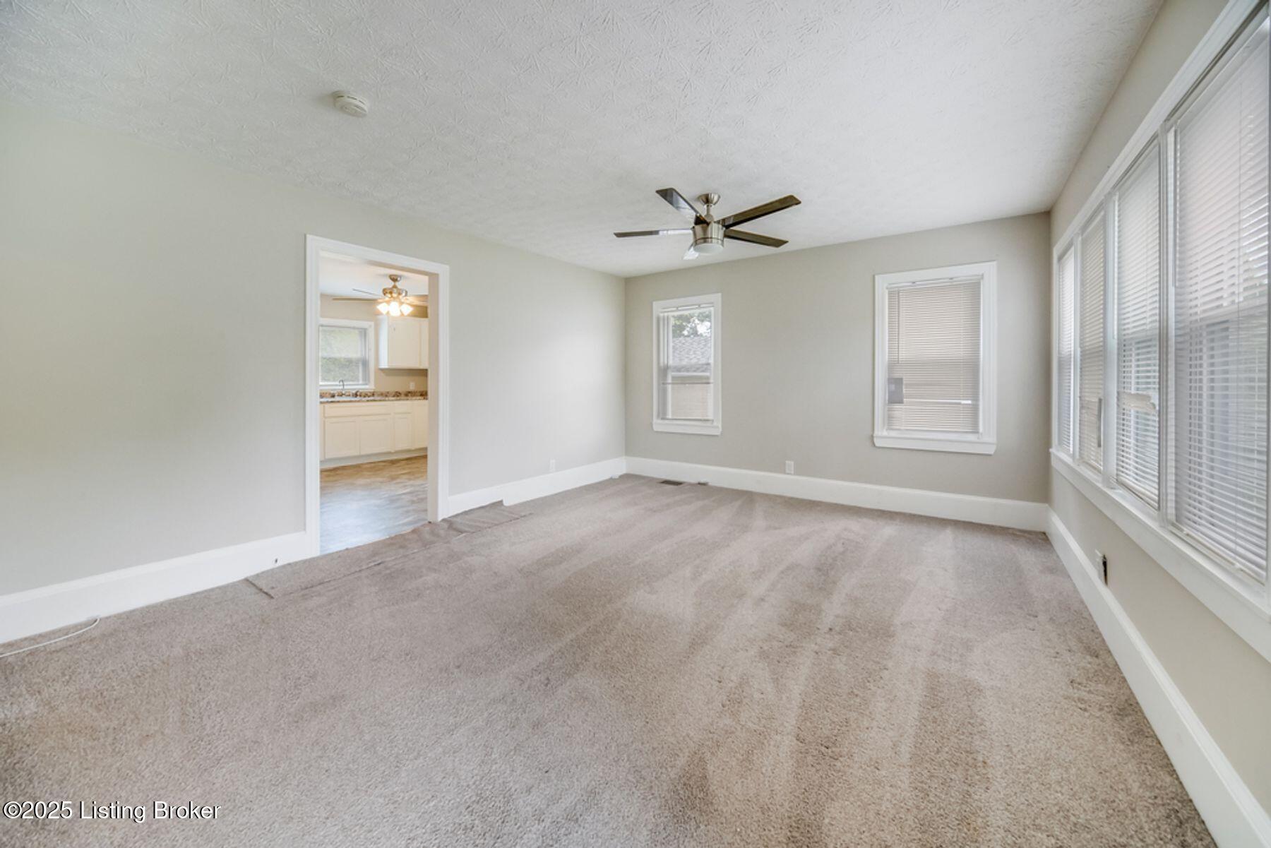8208 Kerry Road Louisville, KY 40258 - Photo 4 of 18 photo_online_004