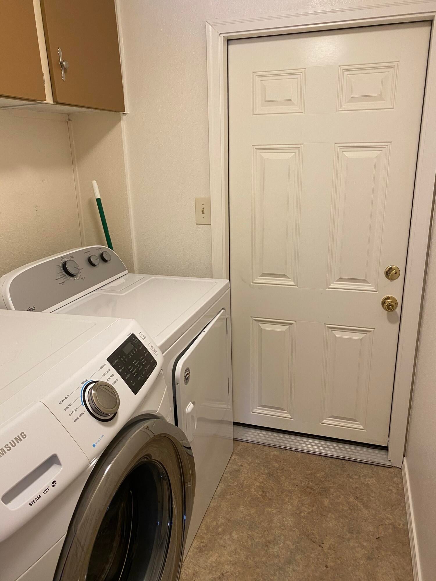 51354 Welch Road La Pine, OR 97739 - Photo 9 of 30 Laundry