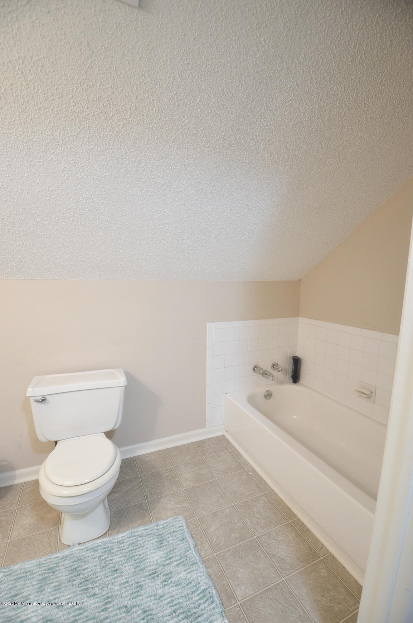 725 Walker Road Coldwater, MS 38618 - Photo 27 of 36 Full bath upstairs
