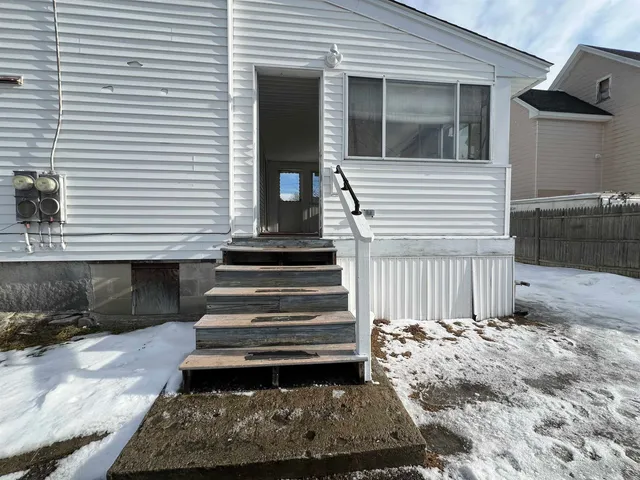 $1,800 | 804 Beech Street, Manchester, NH 03104