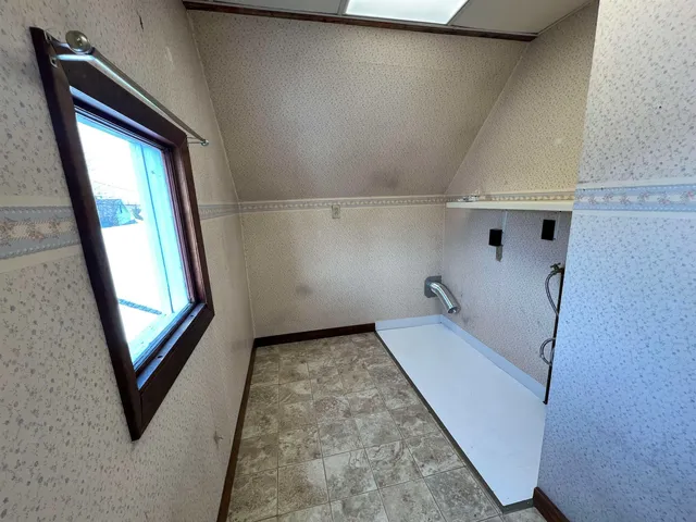 $1,800 | 804 Beech Street, Manchester, NH 03104