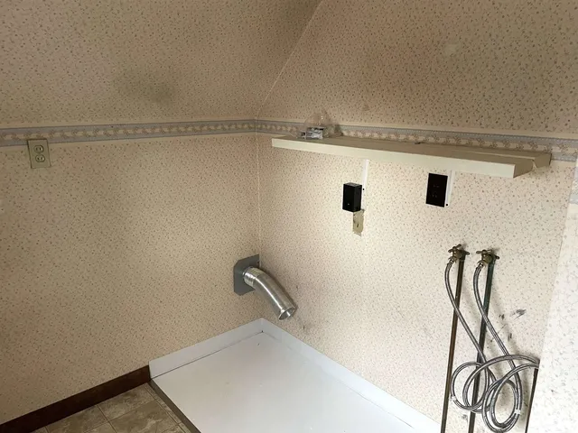 $1,800 | 804 Beech Street, Manchester, NH 03104