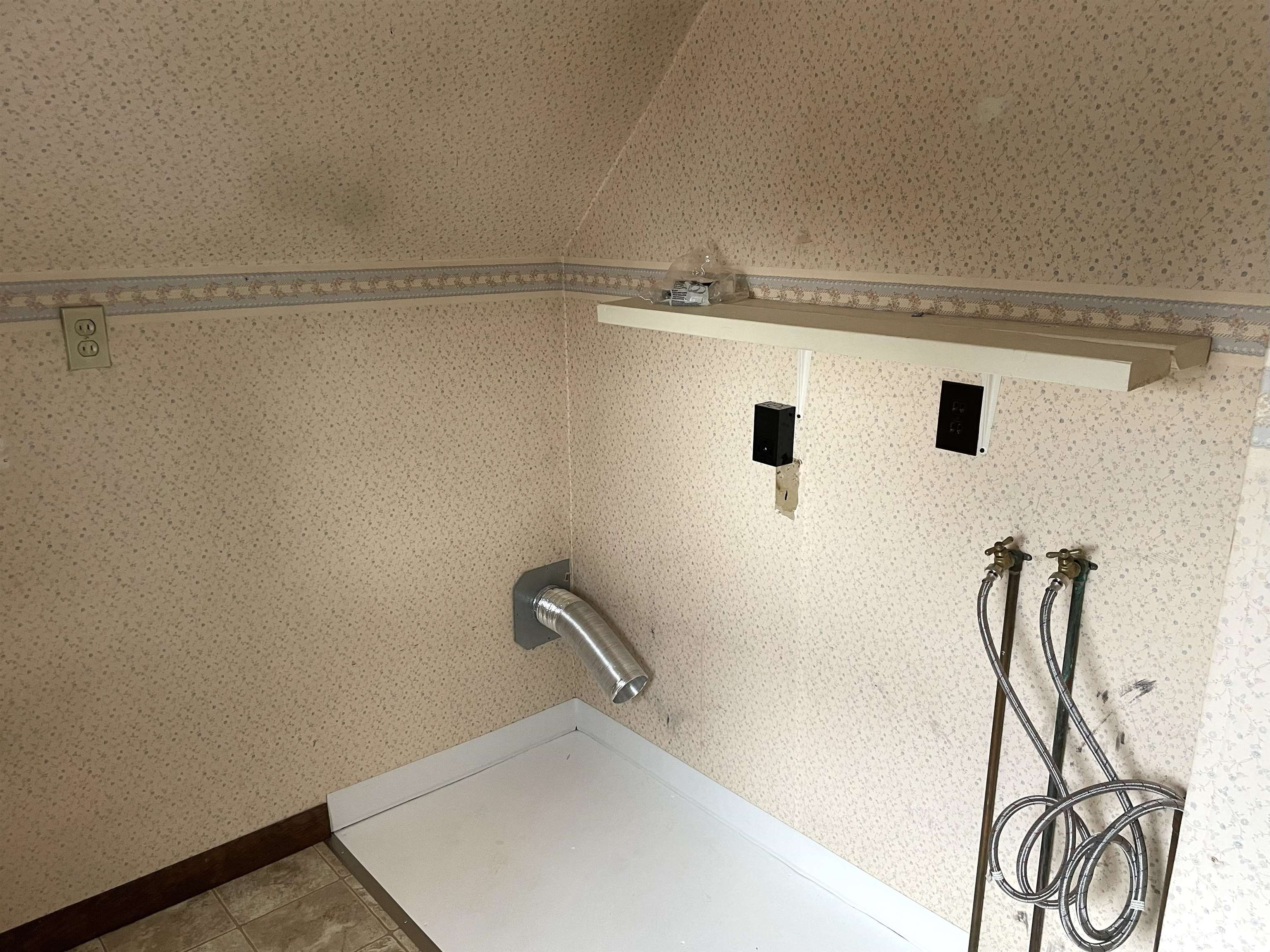 804 Beech Street Manchester, NH 03104 - Photo 9 of 15