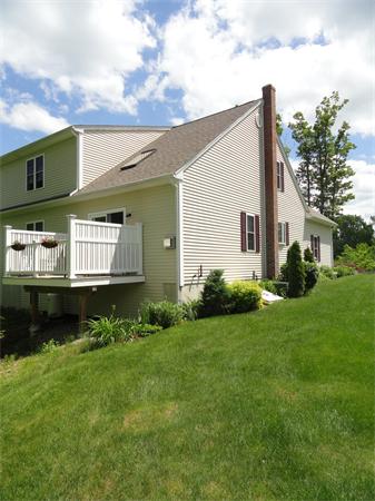 13 Billy Lane, Unit 13 Rutland, MA 01543 - Photo 5 of 25 a front view of a house with a garden