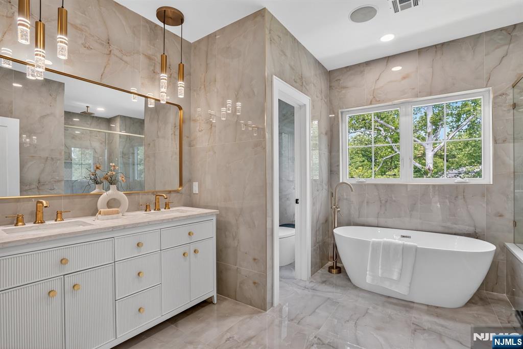 81 Ridge Drive Livingston, NJ 07039 - Photo 18 of 49