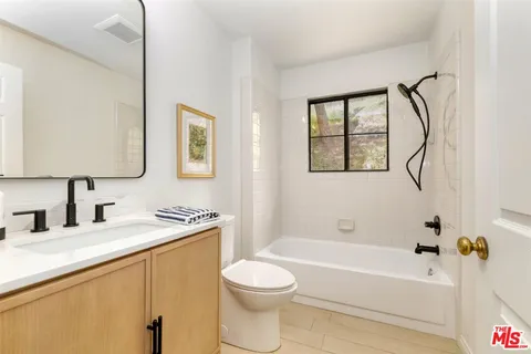 $2,595,000 | 2101 Tondolea Lane, La Canada Flintridge, CA 91011