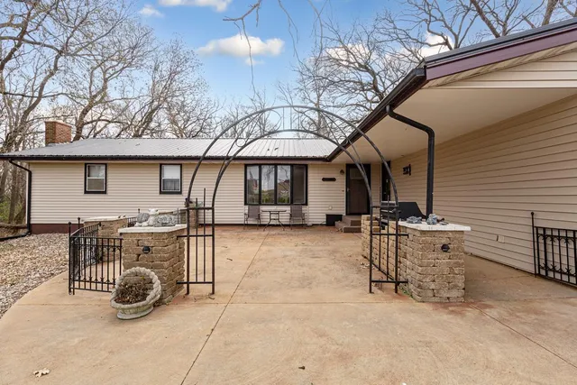 $400,000 | 33599 322nd Street, Le Sueur, MN 56058