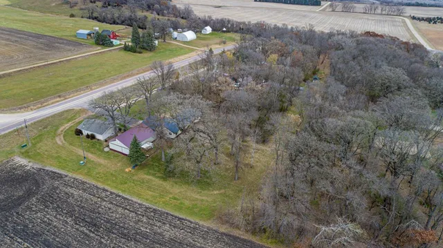 $400,000 | 33599 322nd Street, Le Sueur, MN 56058