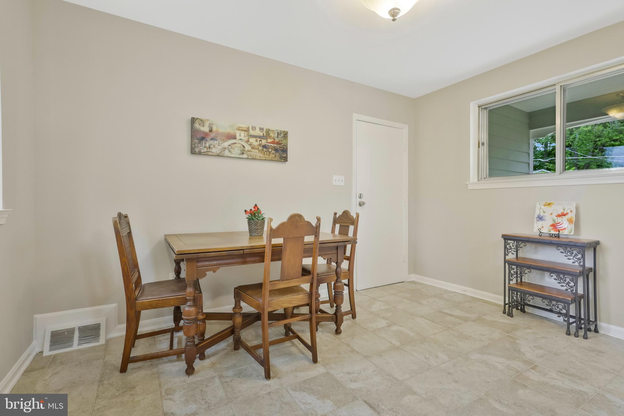 8723 Victoria Road Springfield, VA 22151 - Photo 13 of 38