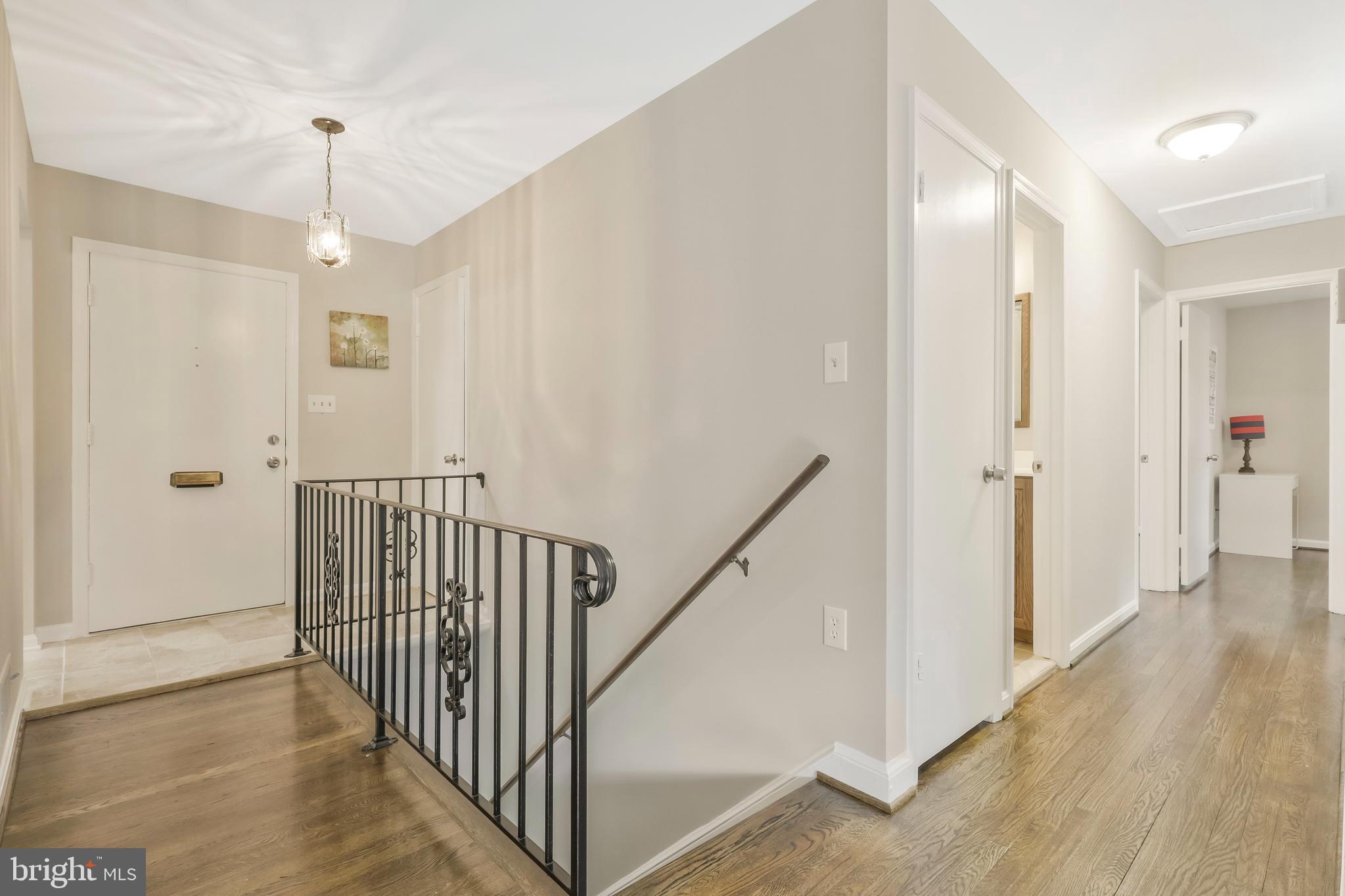 8723 Victoria Road Springfield, VA 22151 - Photo 4 of 38
