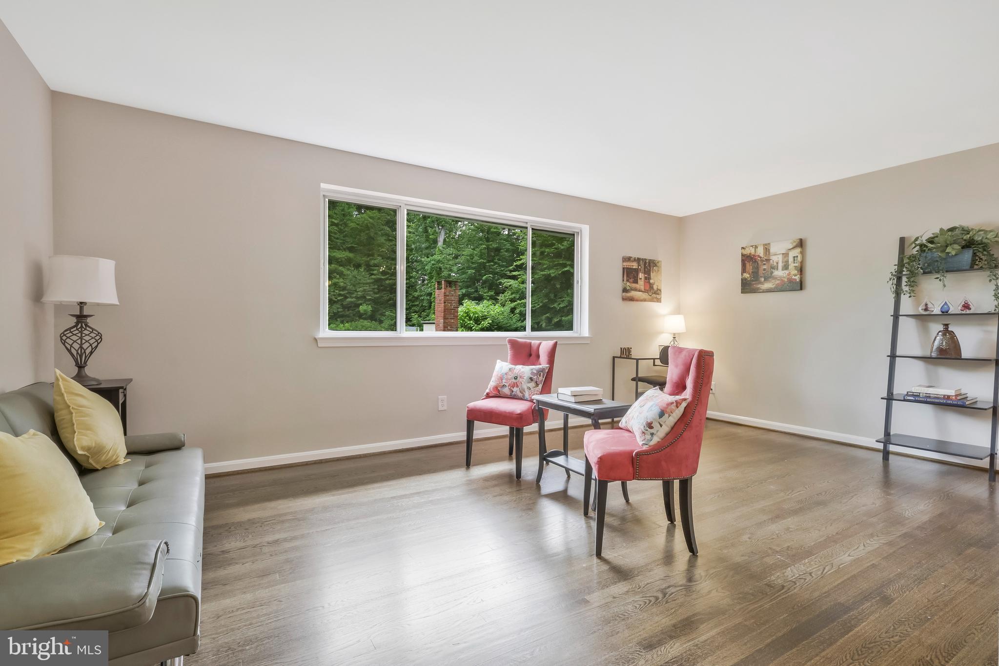 8723 Victoria Road Springfield, VA 22151 - Photo 5 of 38