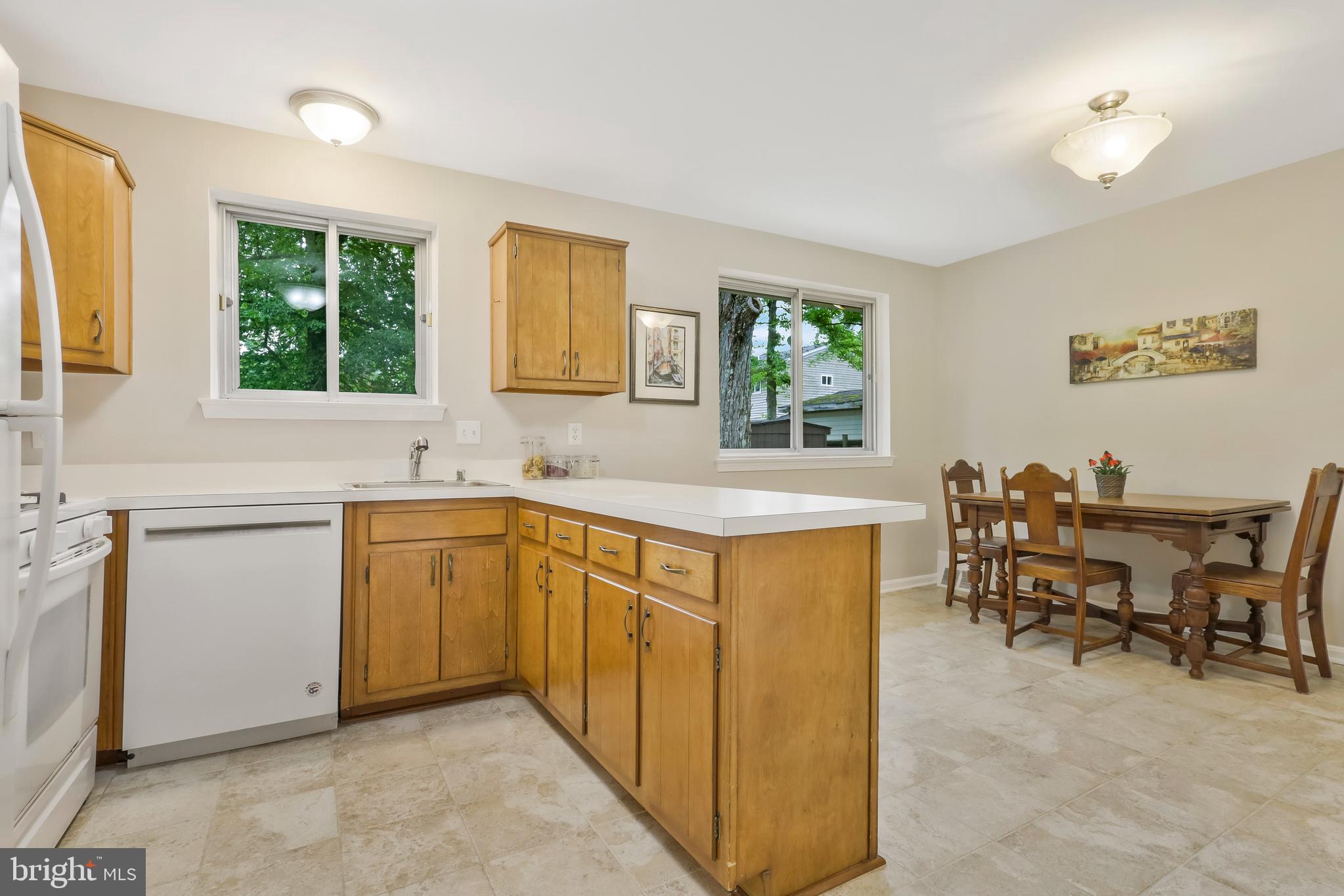 8723 Victoria Road Springfield, VA 22151 - Photo 9 of 38