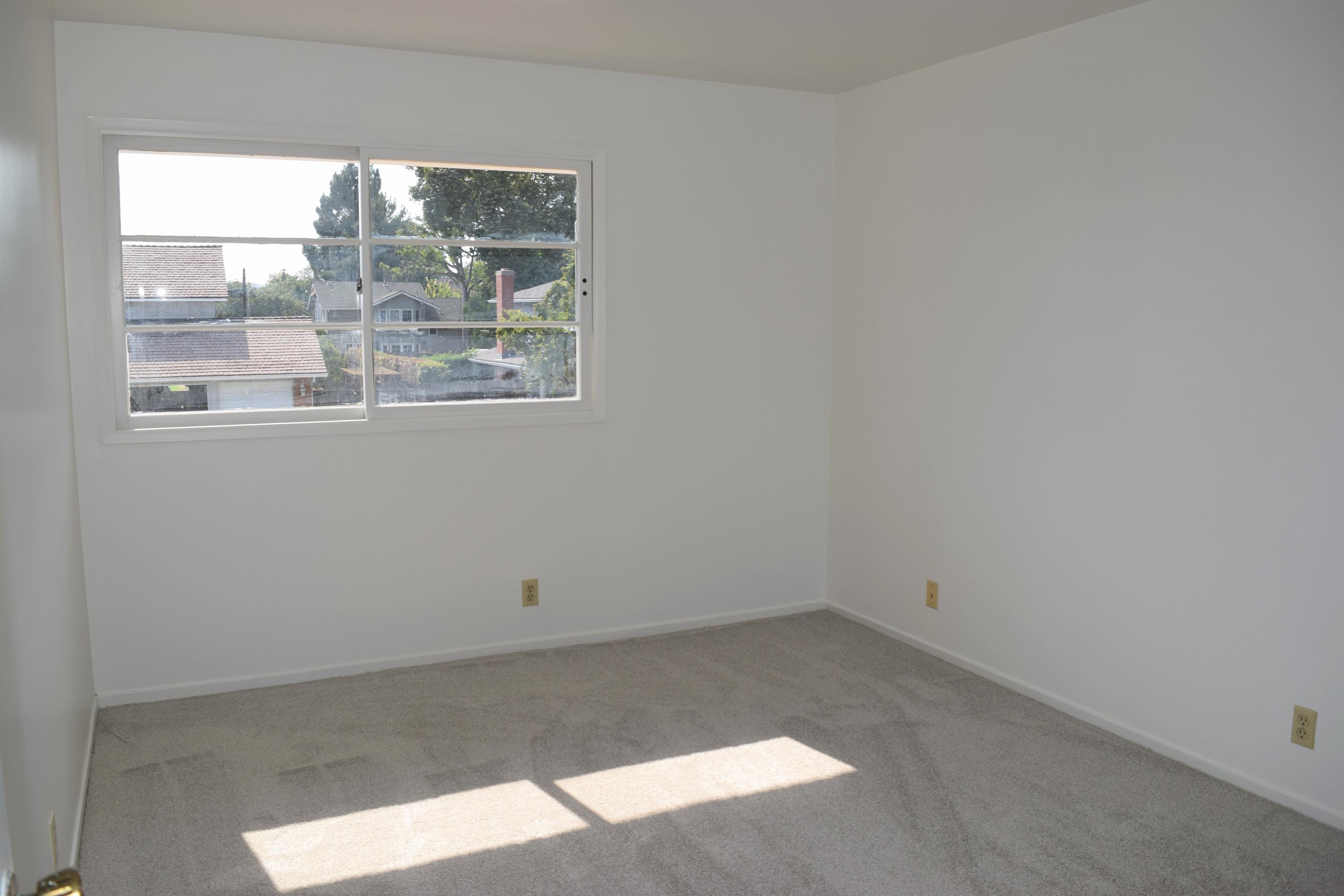 614 Arundel Road Goleta, CA 93117 - Photo 11 of 18 an empty room with a window