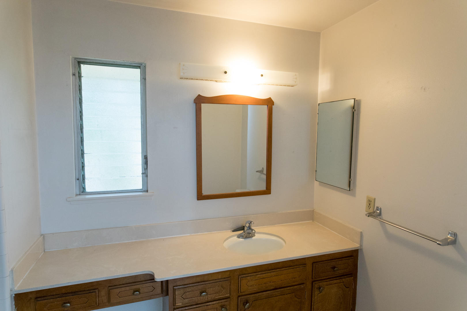 614 Arundel Road Goleta, CA 93117 - Photo 14 of 18 a bathroom with a sink and a mirror