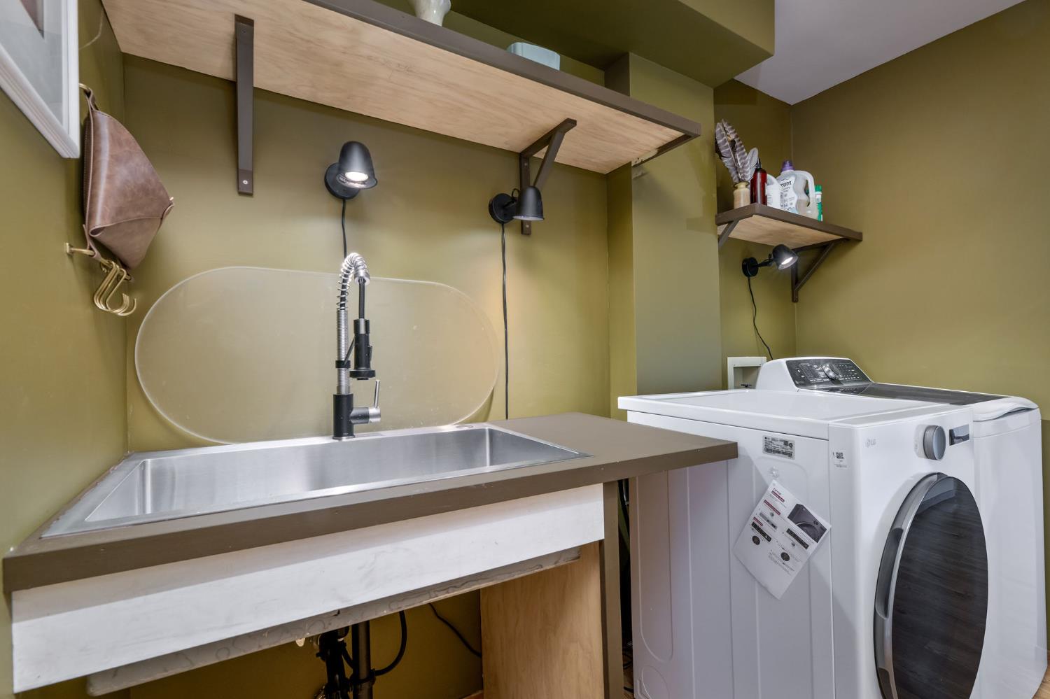 16105 John Way Grass Valley, CA 95949 - Photo 45 of 71 a utility room with dryer and washer
