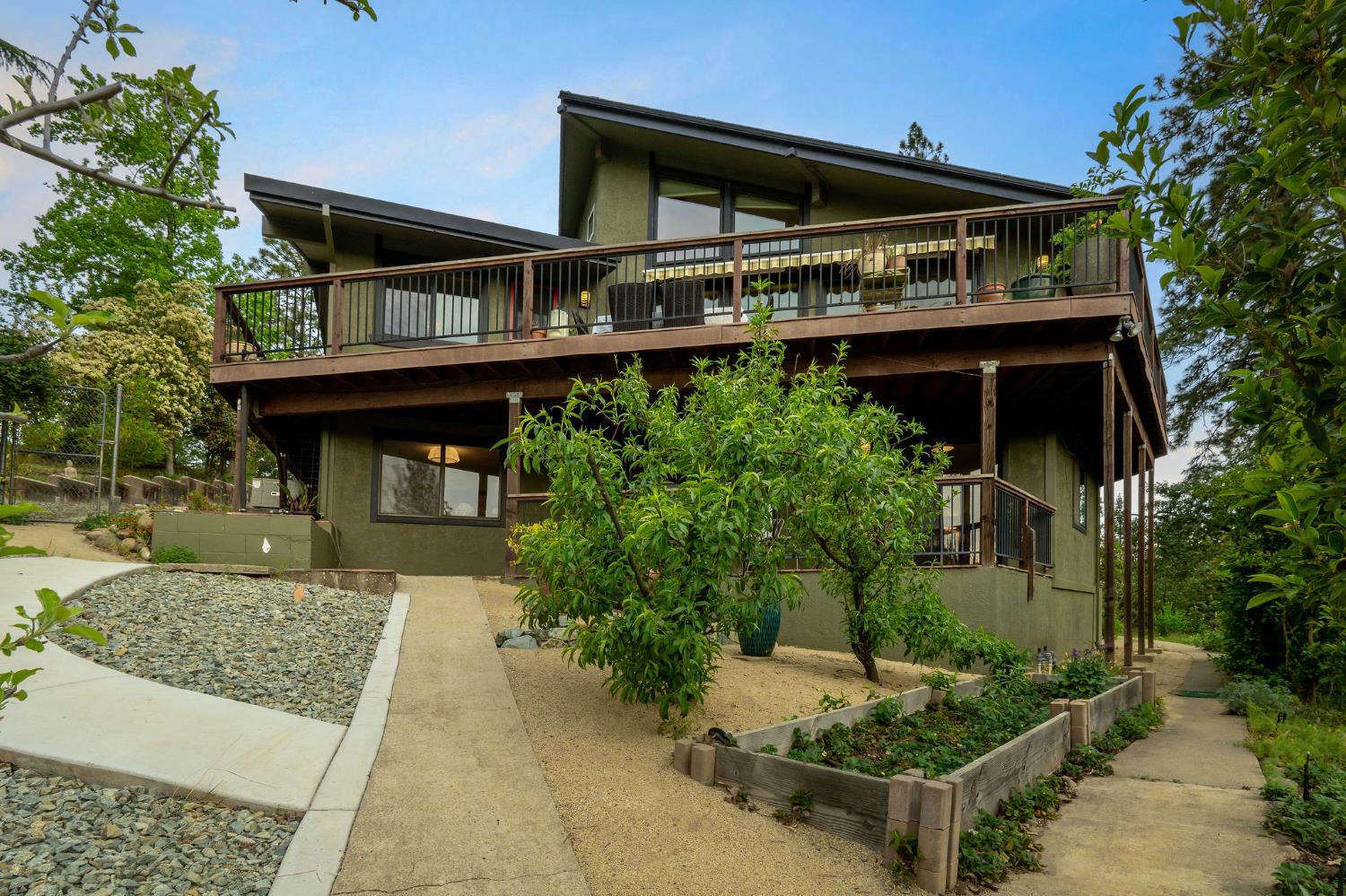16105 John Way Grass Valley, CA 95949 - Photo 50 of 71 front view of a house with a small yard