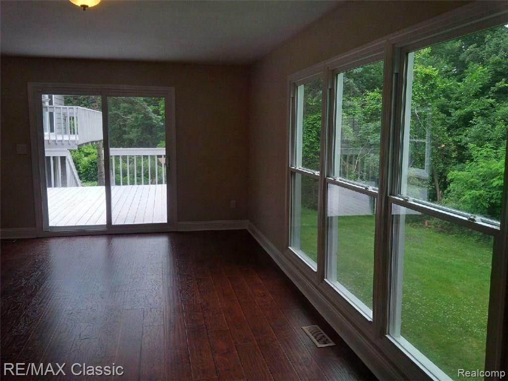 36124 Paddleford Road Farmington Hills, MI 48331 - Photo 5 of 22
