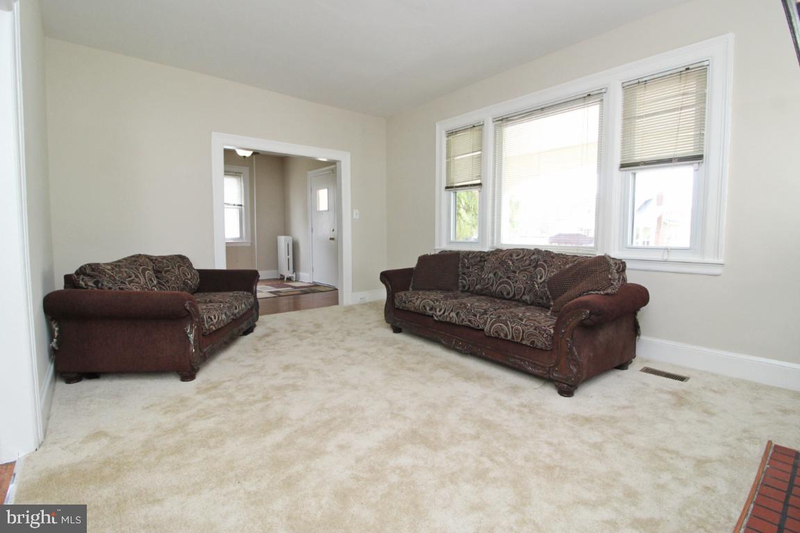 3802 Barrington Road Baltimore, MD 21215 - Photo 10 of 48