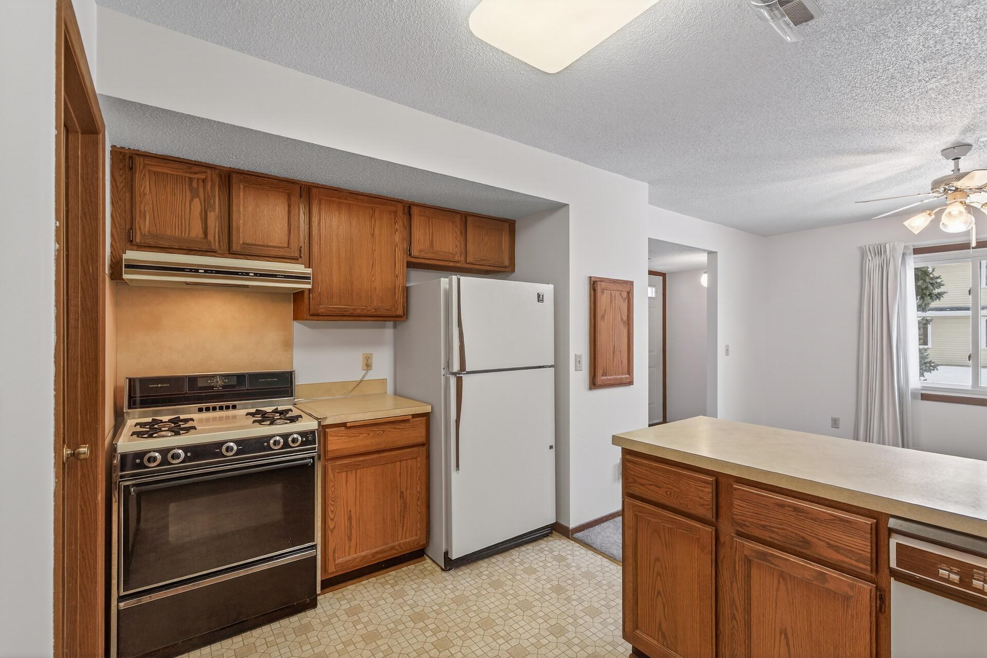 9452 Ranchview Lane North Maple Grove, MN 55369 - Photo 8 of 31