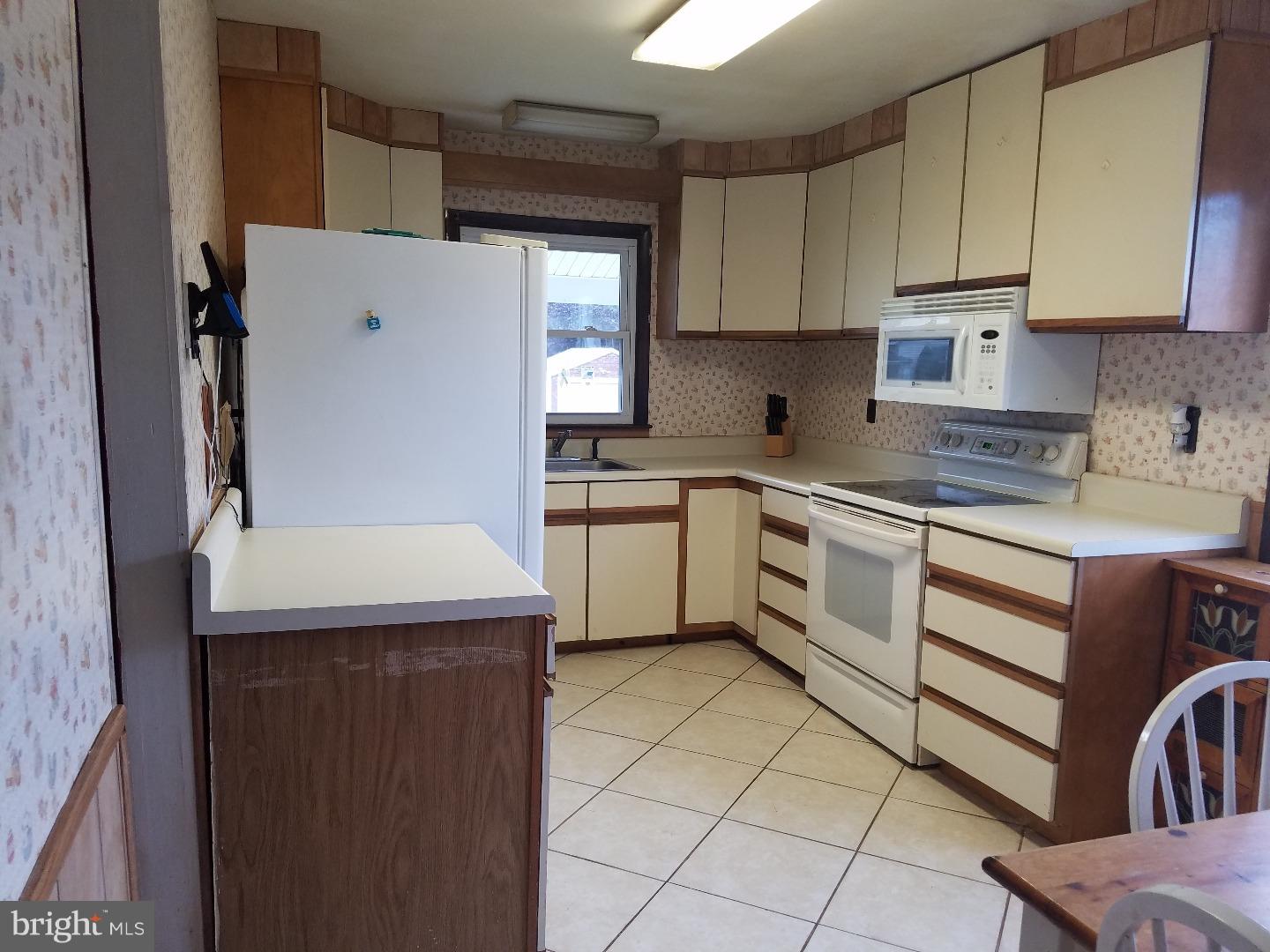 408 Longfield Road Newark, DE 19713 - Photo 3 of 12