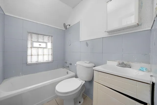 $105,000 | 15218 Turlington Avenue, Harvey, IL 60426