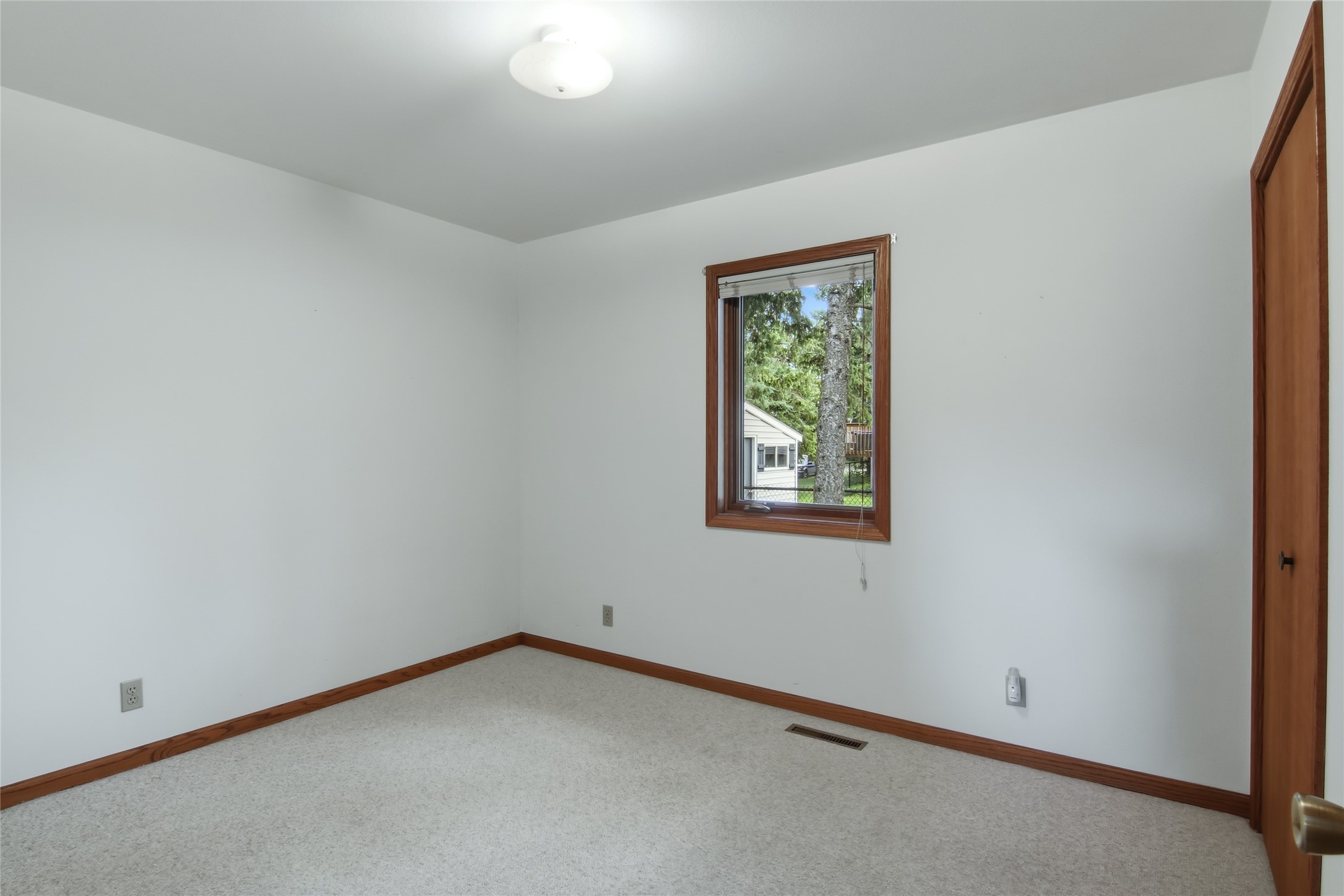 4725 Rudolph Road Eau Claire, WI 54701 - Photo 9 of 25