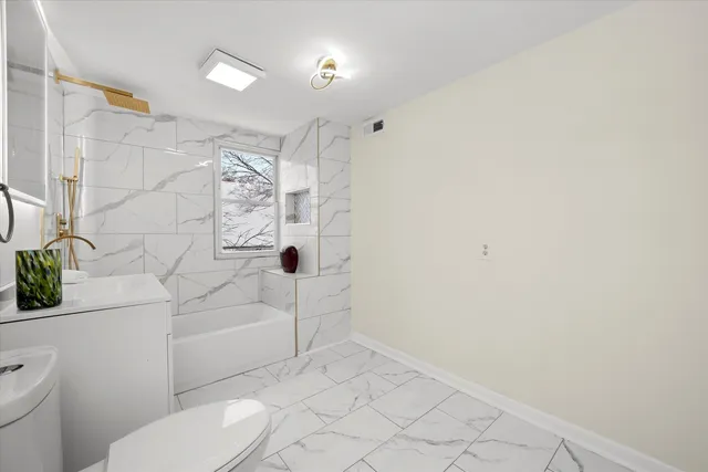 $280,000 | 1514 West 73rd Street, Chicago, IL 60636