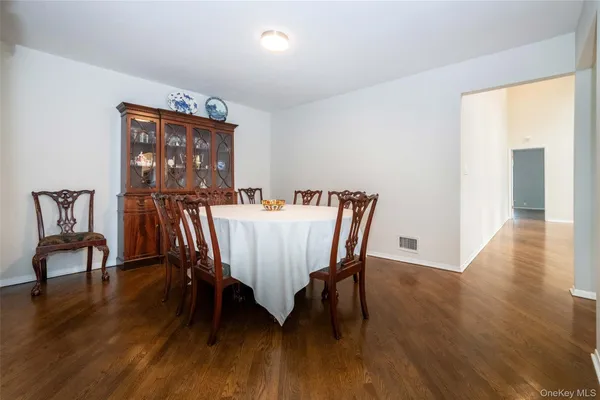 $1,395,000 | 7 Brookridge Road, New Rochelle, NY 10804