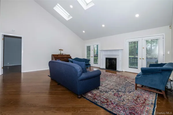 $1,395,000 | 7 Brookridge Road, New Rochelle, NY 10804