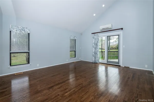 $1,395,000 | 7 Brookridge Road, New Rochelle, NY 10804