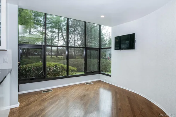 $1,395,000 | 7 Brookridge Road, New Rochelle, NY 10804
