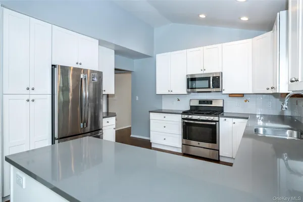 $1,395,000 | 7 Brookridge Road, New Rochelle, NY 10804