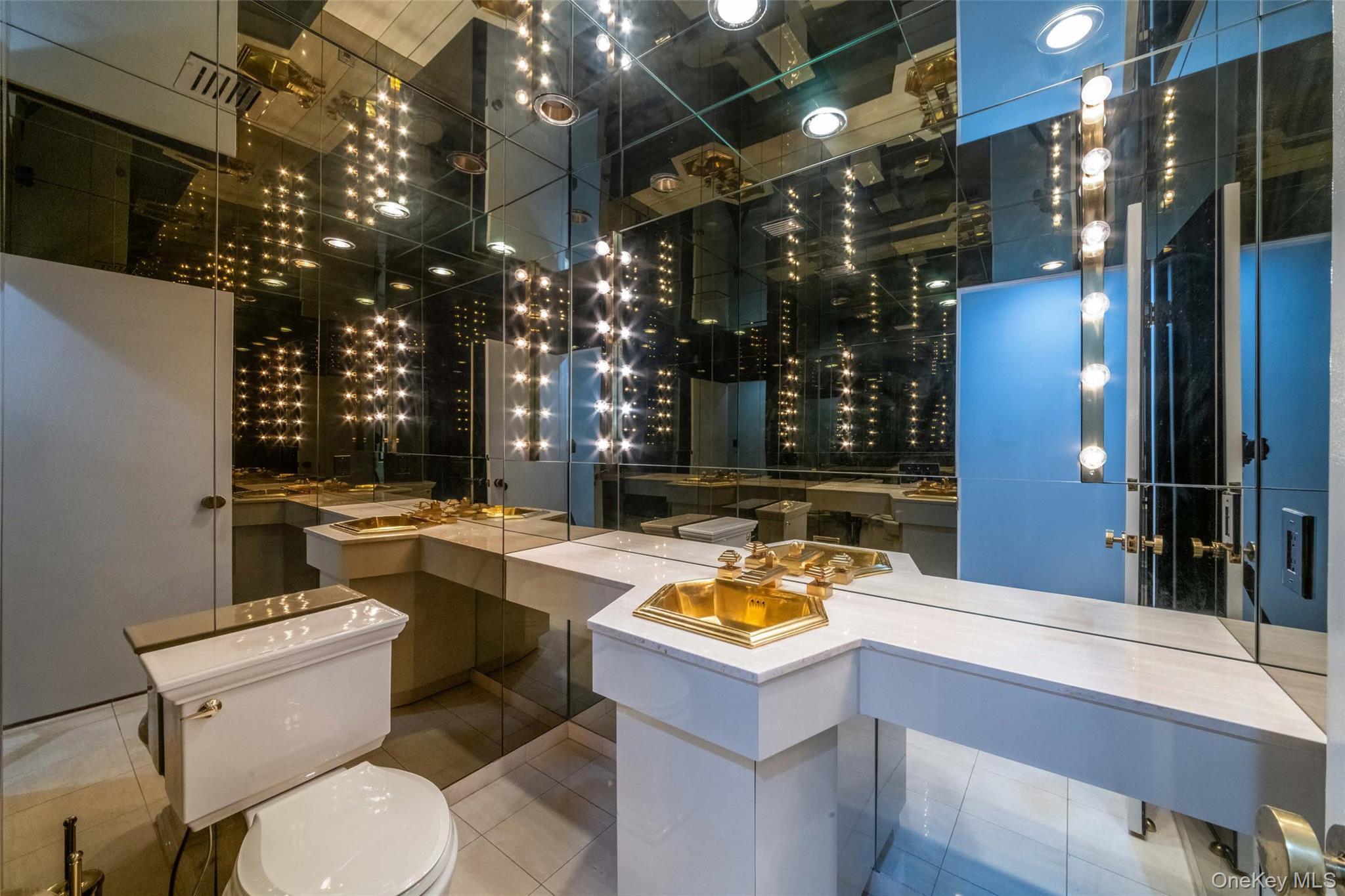 7 Brookridge Road New Rochelle, NY 10804 - Photo 10 of 28 Powder Room/Disco