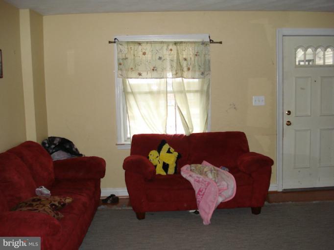 112 Riverthorn Road Middle River, MD 21220 - Photo 7 of 10 Living Room