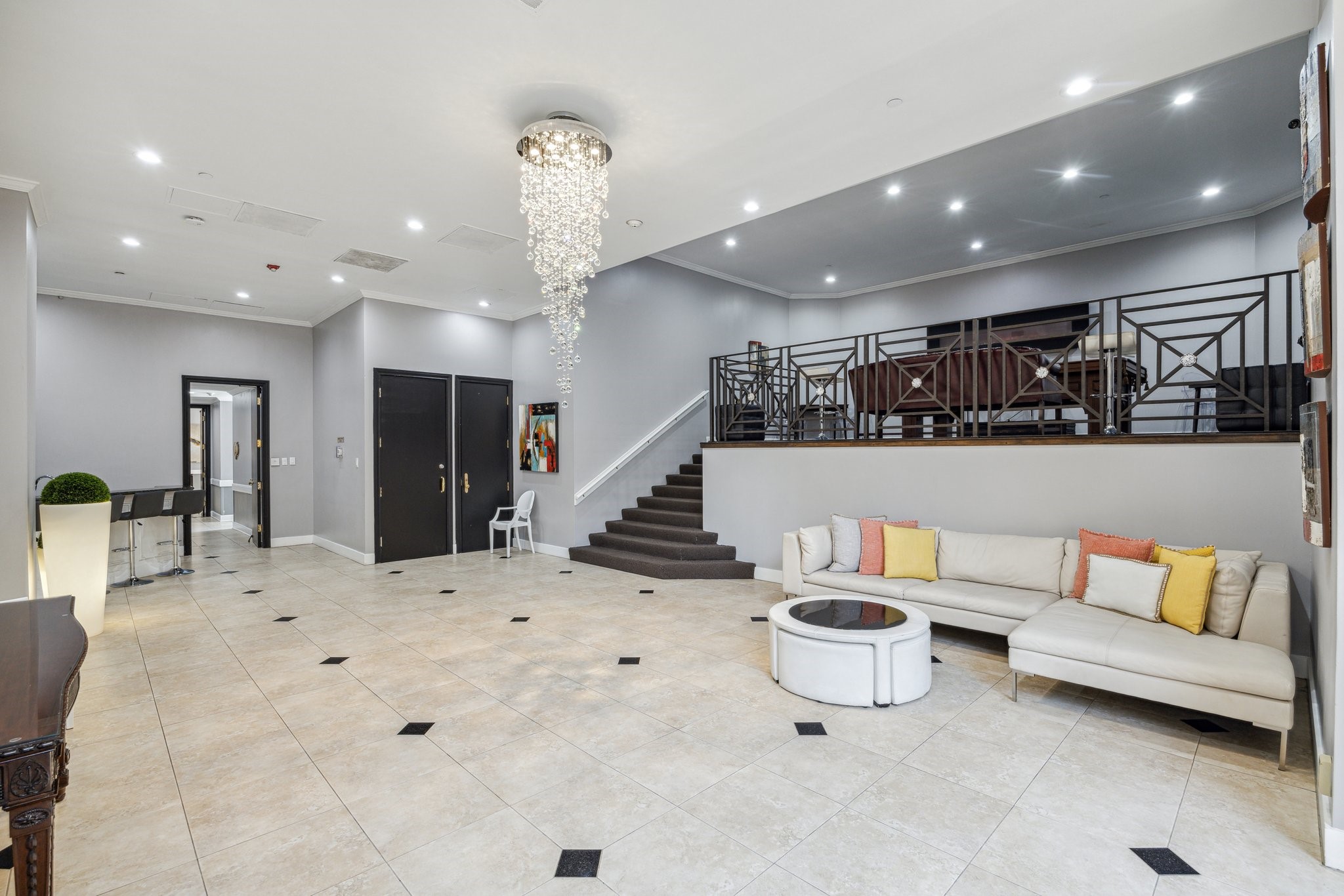 3350 McCue Road, Unit 1702 Houston, TX 77056 - Photo 3 of 7 a living room with furniture and a chandelier